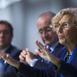 La alcaldesa de Madrid, Manuela Carmena, durante la mesa redonda 'Compromisos de las Ciudades con el Clima', en la sexta edición de Green City & Sostenibilidad, esta tarde en el Palacio de Ferias y Congresos de Málaga.