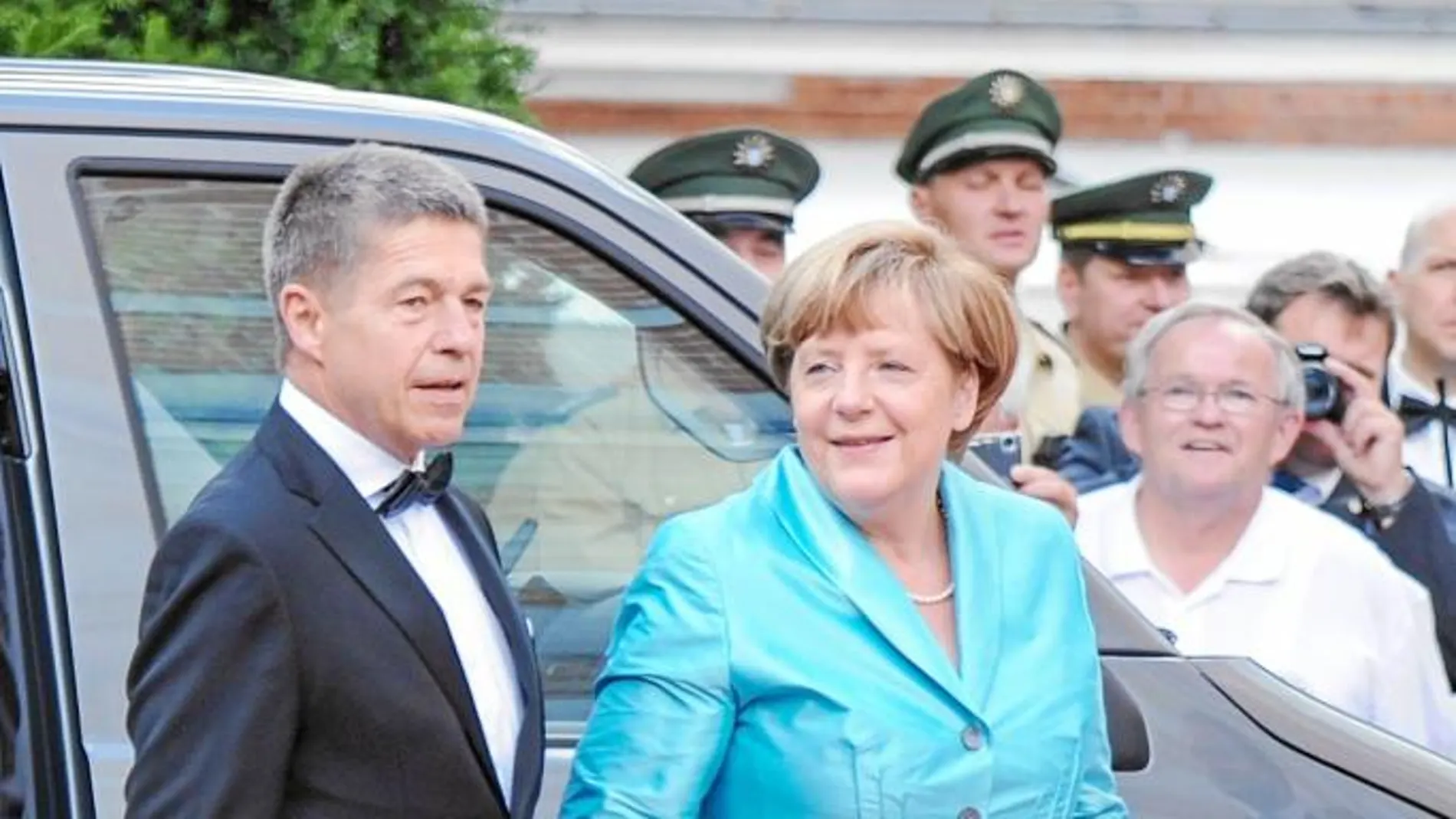 Merkel es fiel a su estilo. Repite corte de vestido año tras año