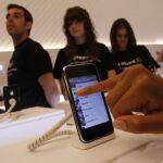 Un iPhone en la tienda de Apple