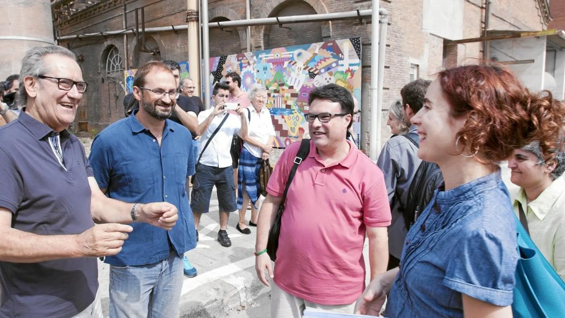 Joan Herrera (ICV) charla con Gemma Ubasart (Podemos) y Joan Josep Nuet (EUiA)