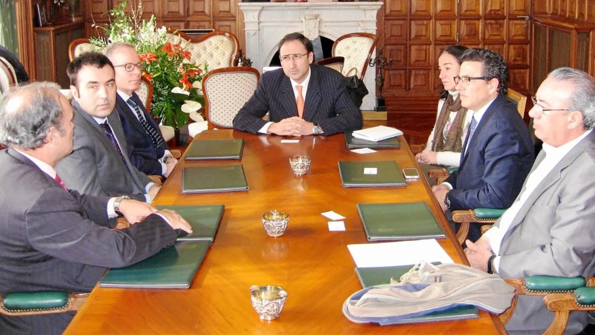 El alcalde de Palencia, Alfonso Polanco, se entrevista con los responsables de la multinacional Olam en España