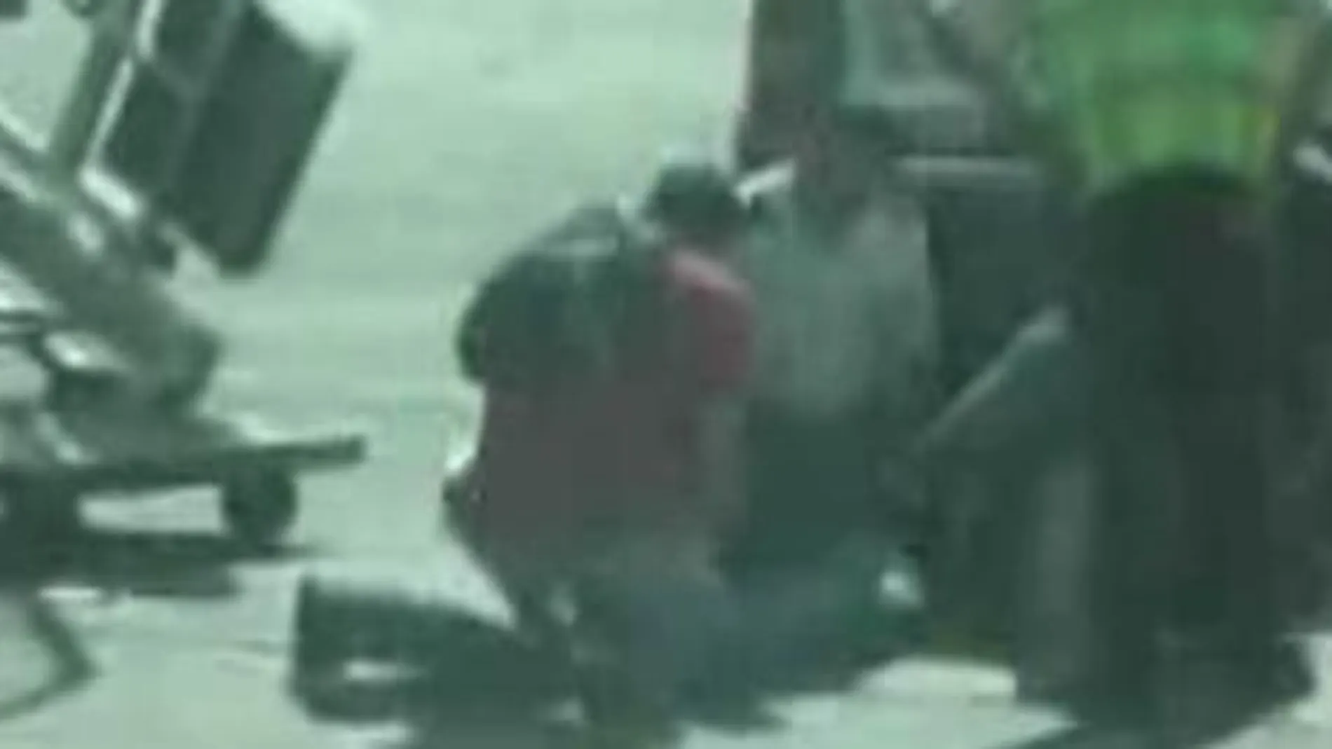 Acusan a la Policía de Barajas de agredir salvajemente a un senegalés