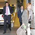 Valenciano, Rubalcaba y Óscar López salen anoche de Ferraz tras una tensa reunión con el líder del PSC