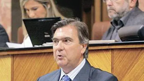 El PSOE se lanza a por Arenas tras el escándalo que salpica a Chaves