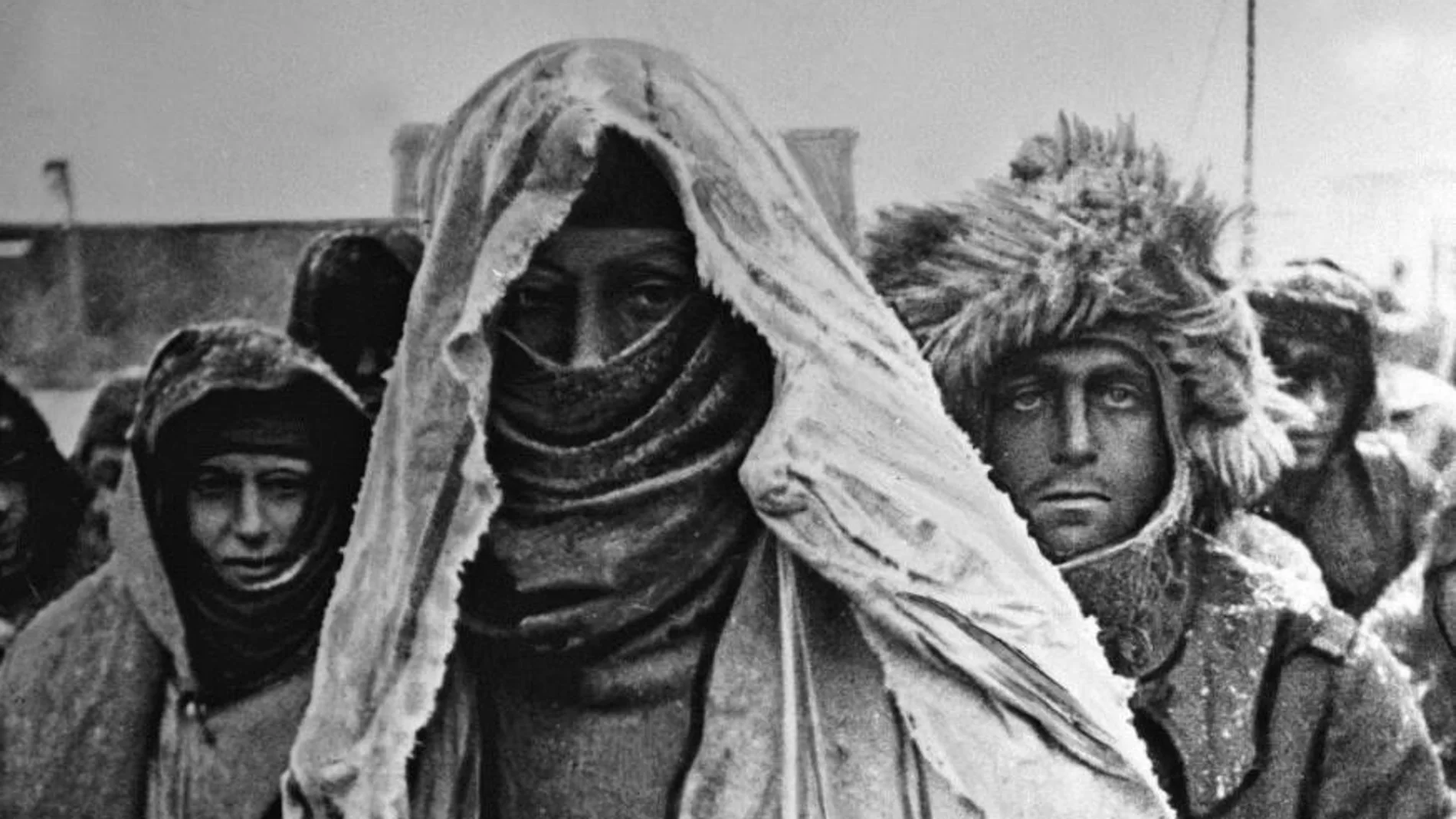 Marcha de prisioneros alemanes hacia centros de internamiento soviéticos. © waralbum.ru