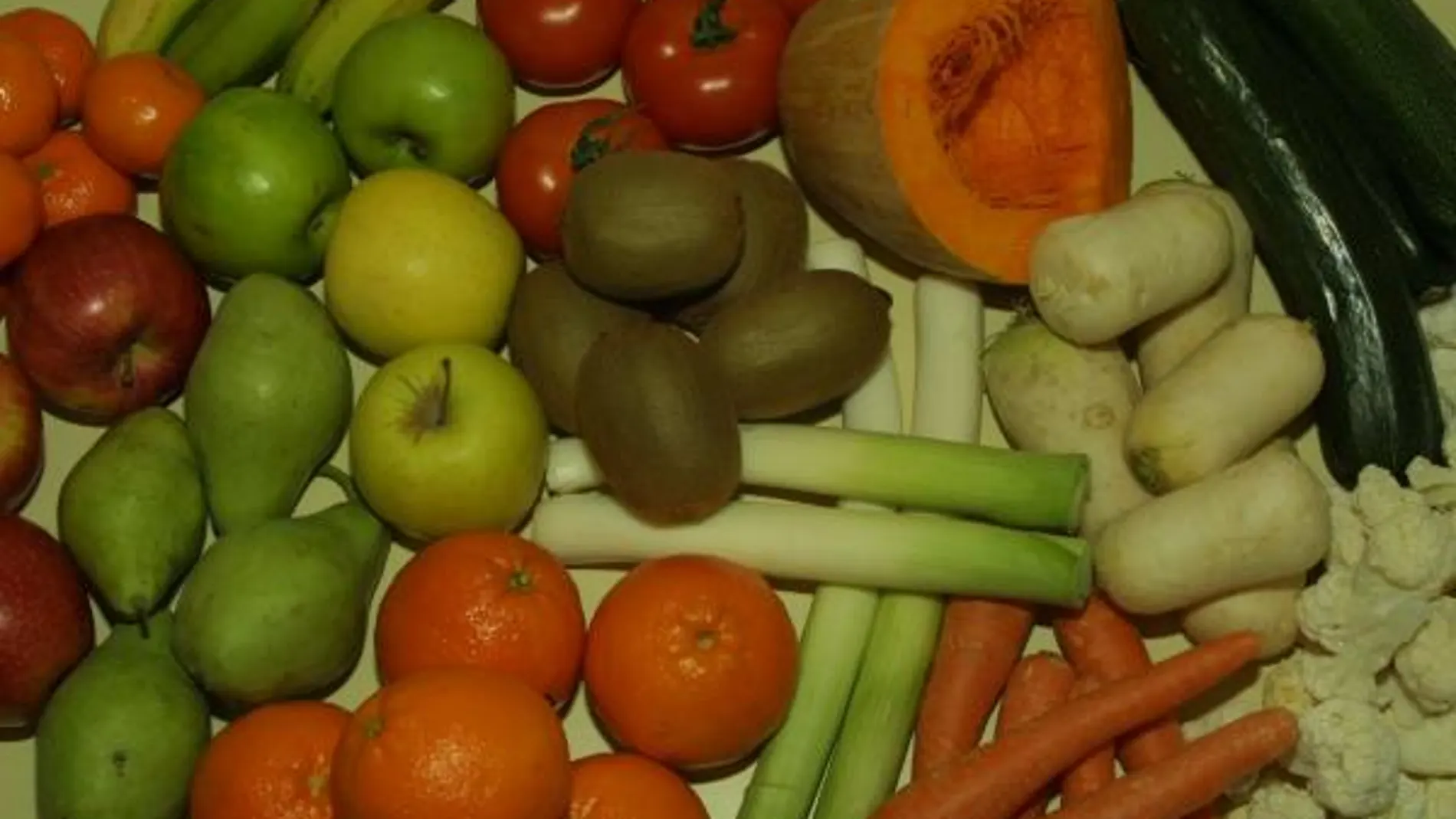 Los expertos recomiendan tomar tres raciones diarias de fruta y verdura