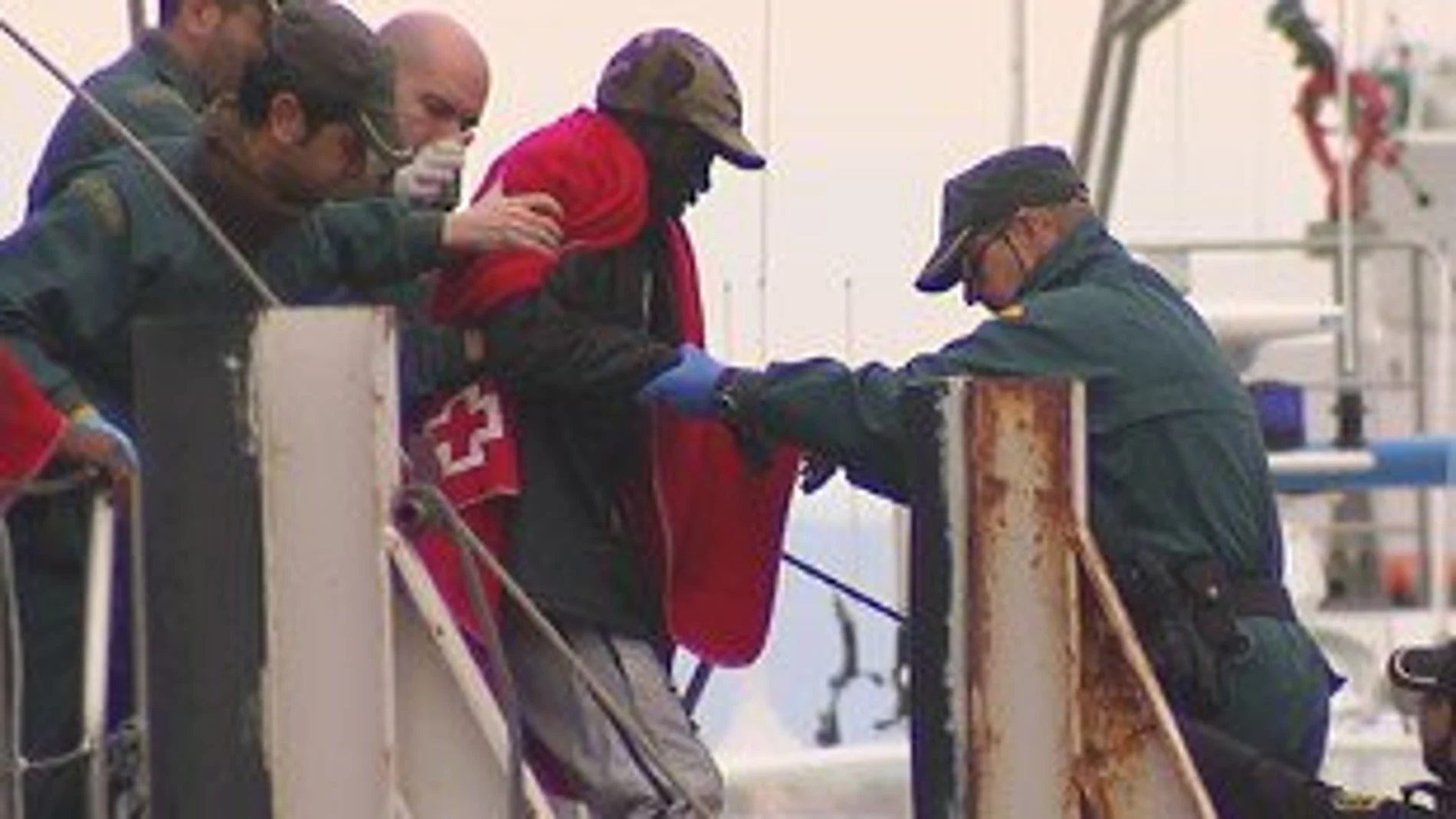 Salvamento Marítimo ha localizado hoy una patera con 25 personas a bordo, entre ellos 4 mujeres y 5 niños.