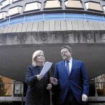 El presidente de la Generalitat, Ximo Puig, y la consellera de Justicia, Gabriela Bravo, ayer ante el Constitucional