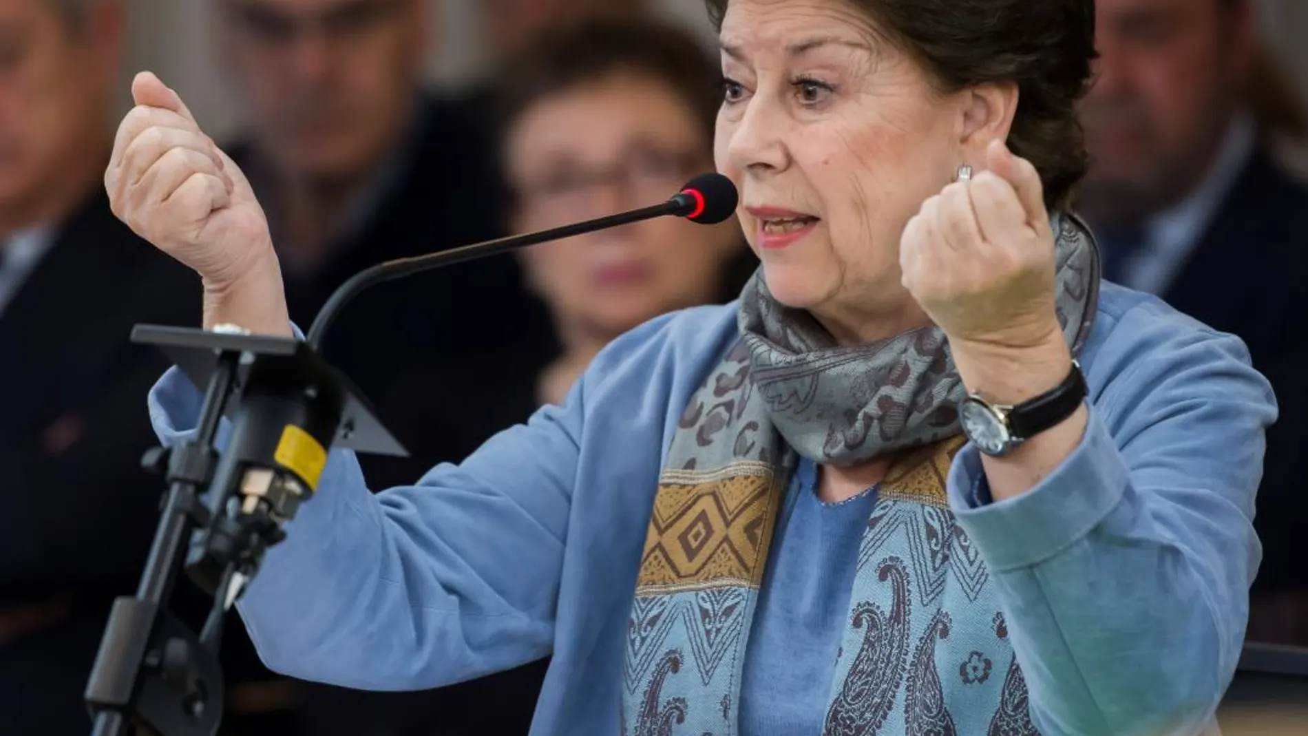 La exconsejera de Hacienda Magdalena Álvarez contesta a las preguntas de la fiscalía en la sala del juicio de la pieza política de los ERE