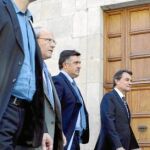 Montilla, Puigcercós y Mas (y Herrera) se reunieron ayer en el Palau de la Generalitat por espacio de una hora. Hoy seguirán los contactos para buscar una resolución conjunta que parece difícil