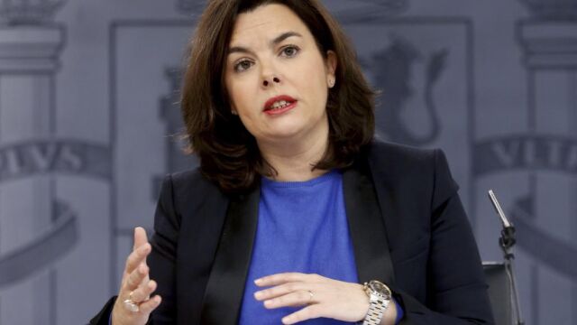 La vicepresidenta del Goberno en funciones, Soraya Sáenz de Santamaría, durante la rueda de prensa posterior a la reunión del Consejo de Ministros