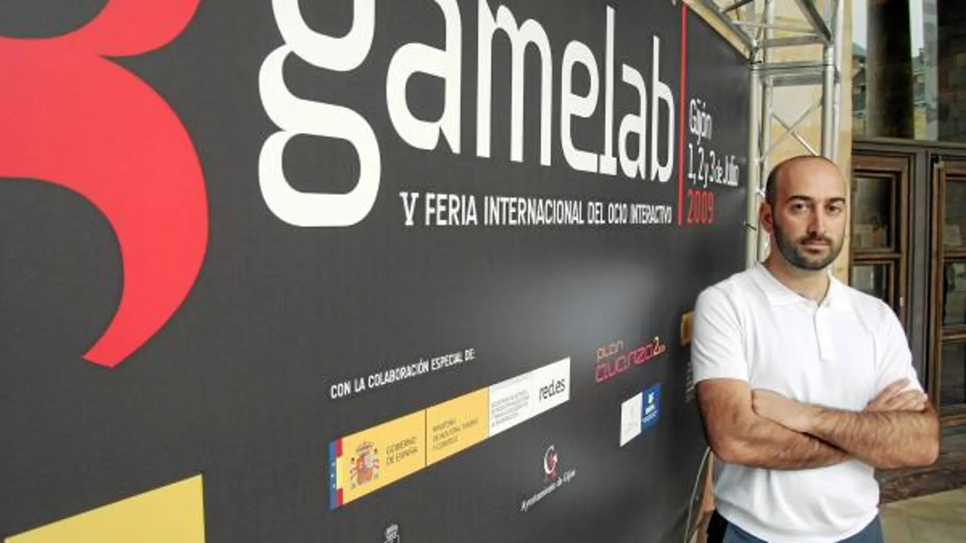 Fernández Lobo afirma que «la ¿piratería¿ impulsa un cambio de negocio
