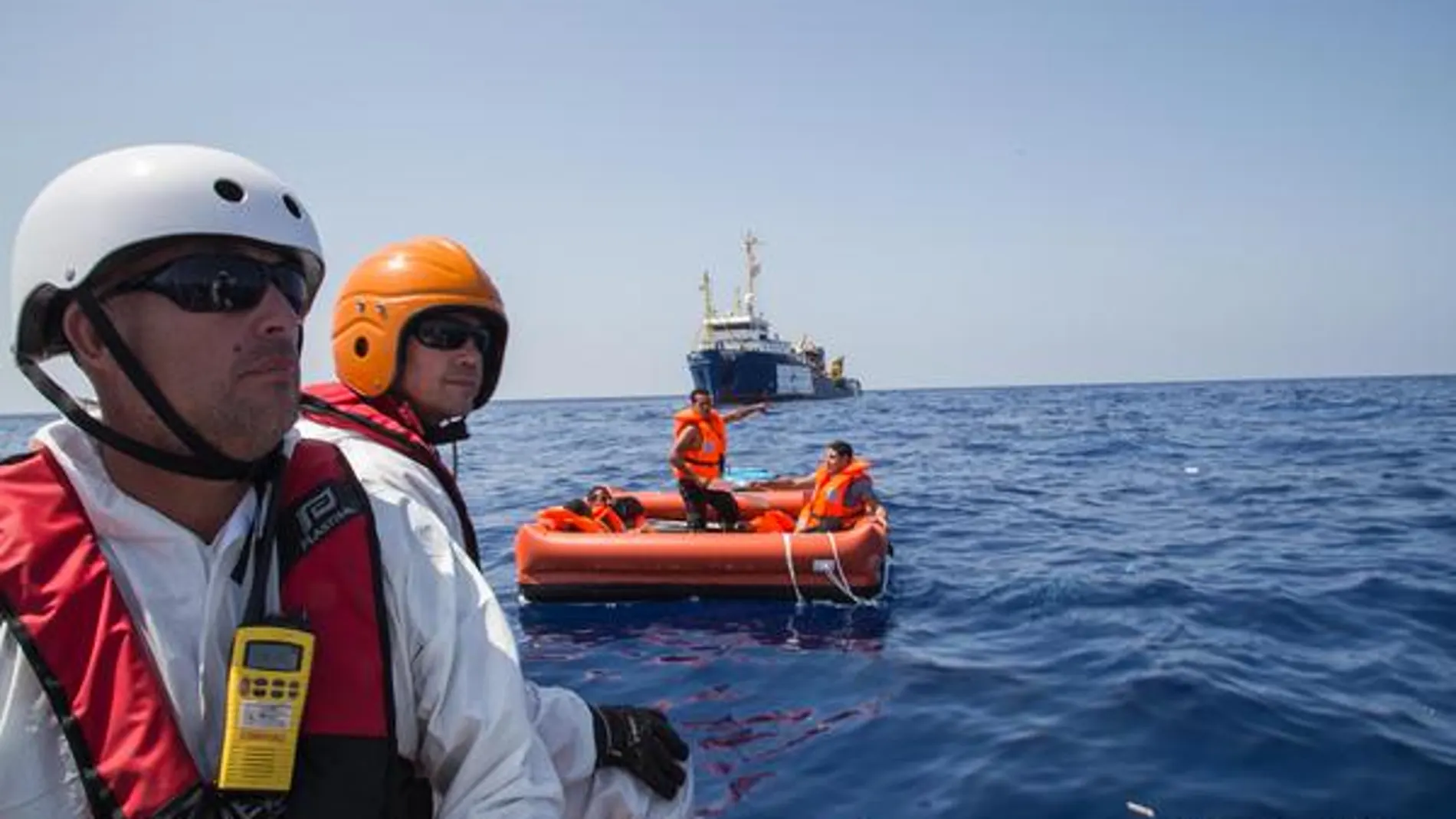 MSF rescató una barca con 100 inmigrantes antes del naufragio fatal