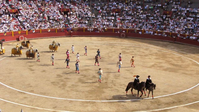 Paseíllo en el coso bicentenario de Acho