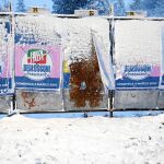 La intensa nieve caída estos días en Roma oculta carteles electorales en el centro de la capital italiana