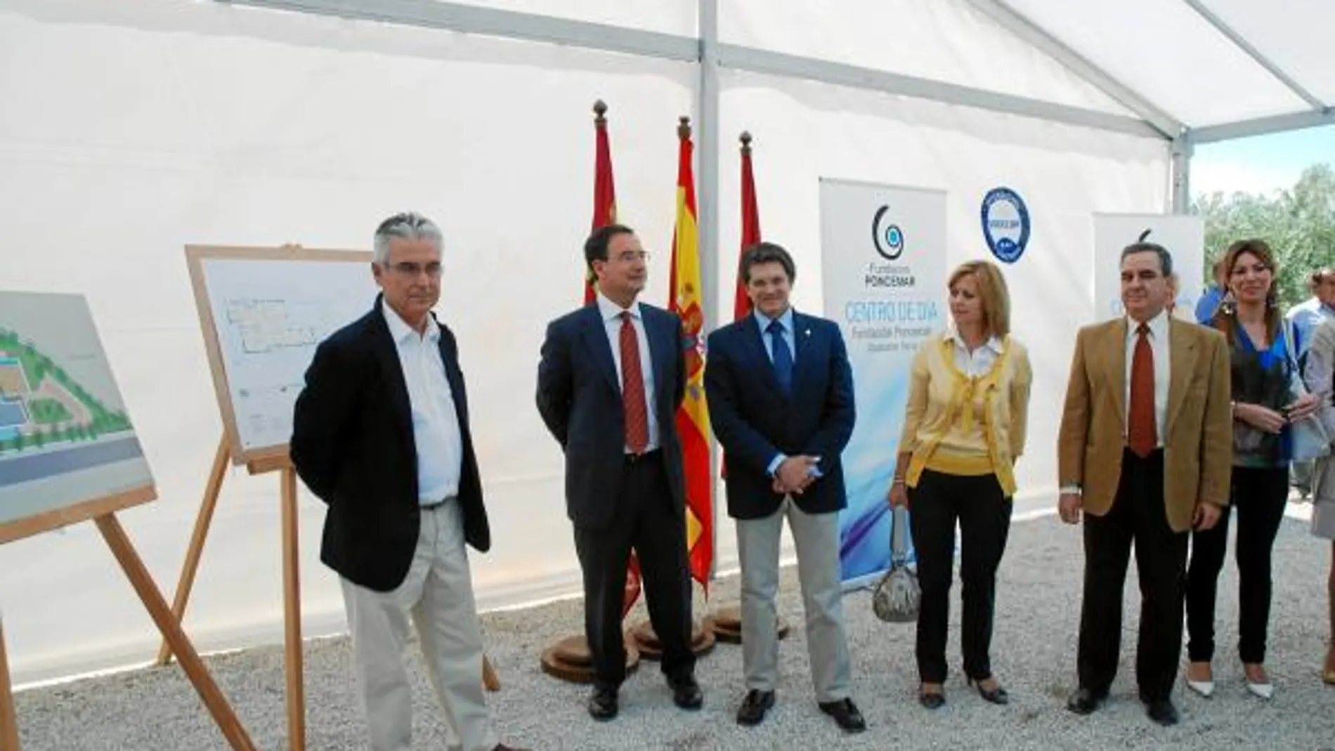 Bascuñana (2i), junto al equipo de Gobierno de Lorca, puso la primera piedra