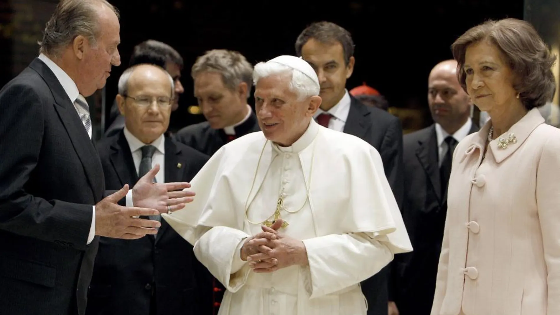 Los Reyes junto a Benedicto XVI en la vista que realizó a España en 2010