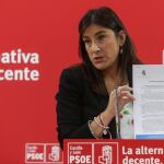 Ana Sánchez enseña la «ridícula» PNL presentada por el PP para su debate en las Cortes