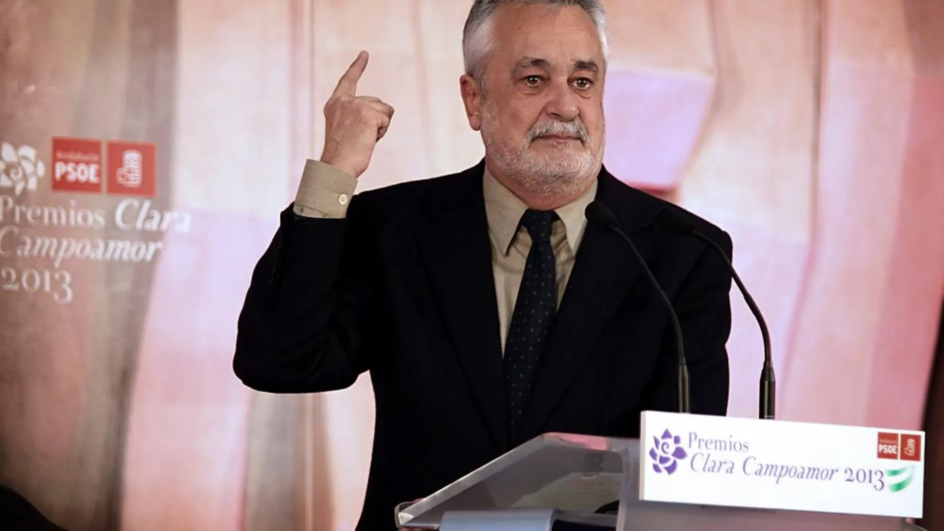 José Antonio Griñán, durante su intervención en la entrega de los Premios Clara Campoamor 2013