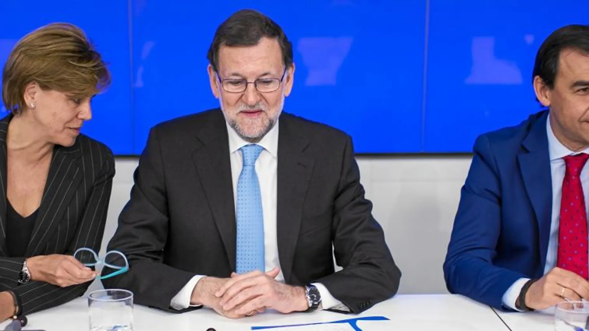 María Dolores de Cospedal, Mariano Rajoy y Fernando Martínez Maíllo, ayer, durante la reunión de la junta directiva nacional