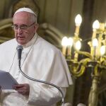 El Papa habla el pasado día 17 durante su visita a la sinagoga de Roma la pasada semana.