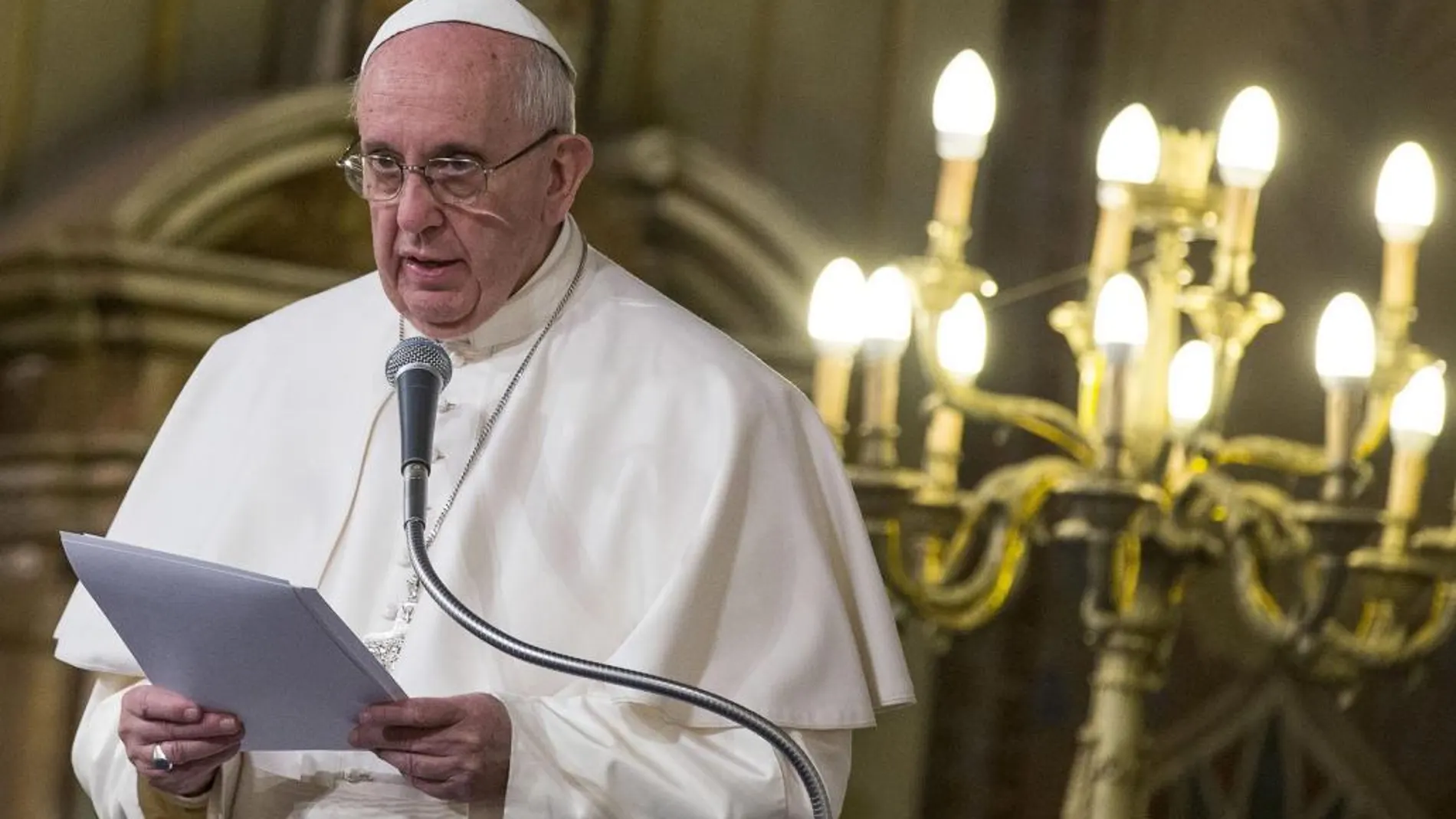El Papa habla el pasado día 17 durante su visita a la sinagoga de Roma la pasada semana.