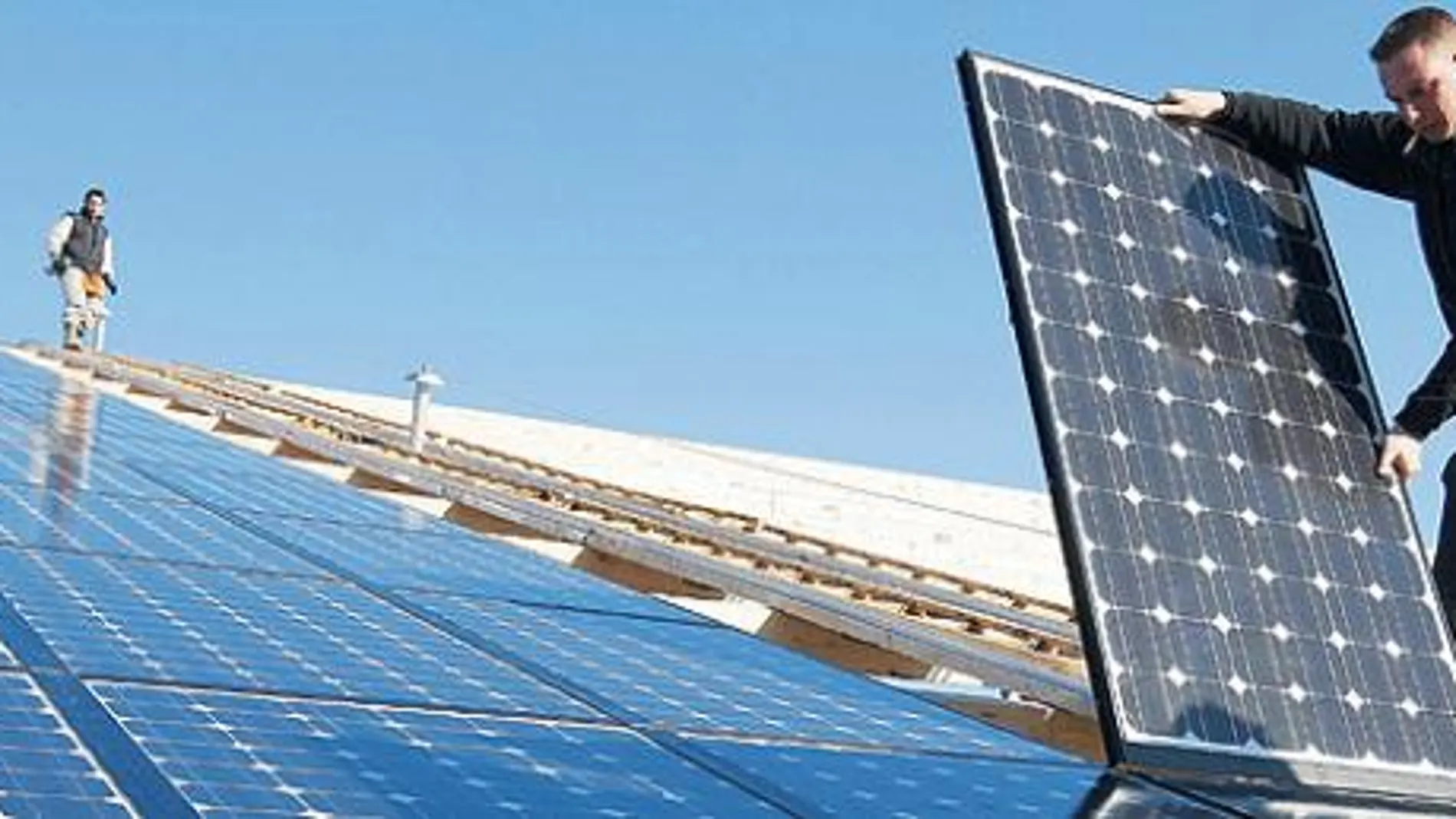 Generar electricidad con luz solar costará la mitad cada siete años