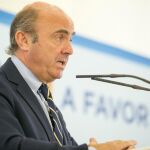 De Guindos descarta revisar la previsión del PIB