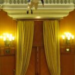 Un hombre intenta suicidarse en el Parlamento rumano en protesta por los recortes sociales