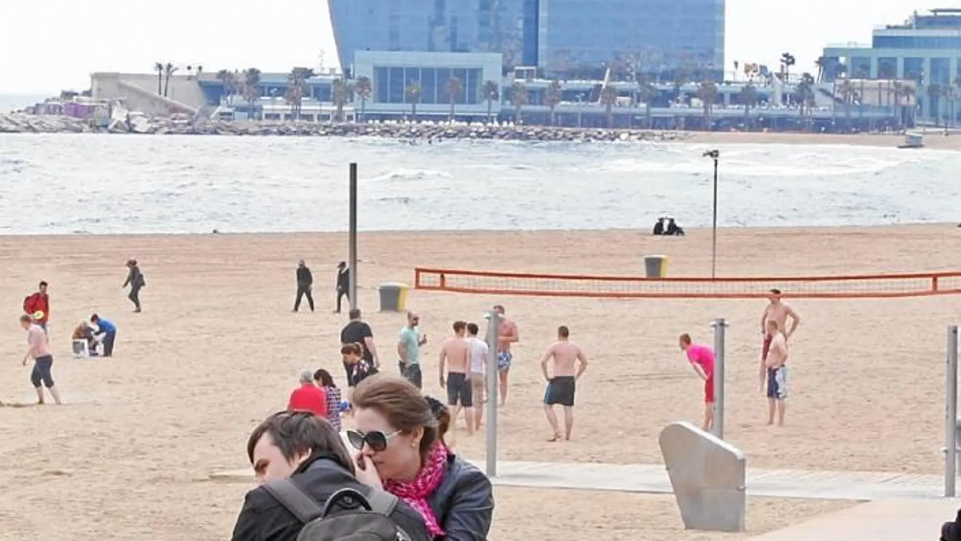 La playa y el sol siguen siendo algunos de los principales atractivos turísticos de Barcelona