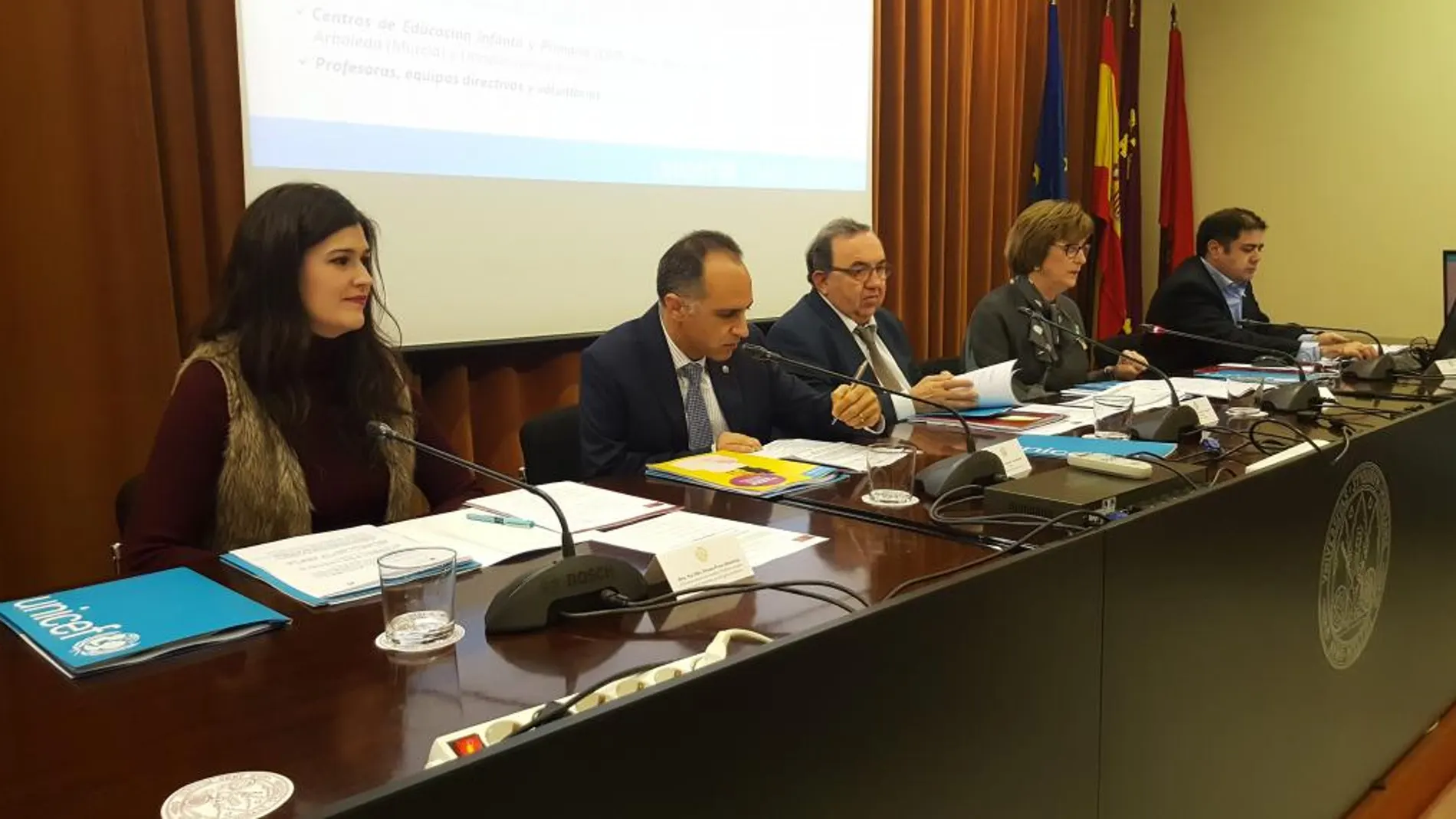 La directora general de Familia y Políticas Sociales, Miriam Pérez, asistió ayer a la presentación del informe «Situación de la infancia en la Región de Murcia 2017» elaborado por Unicef