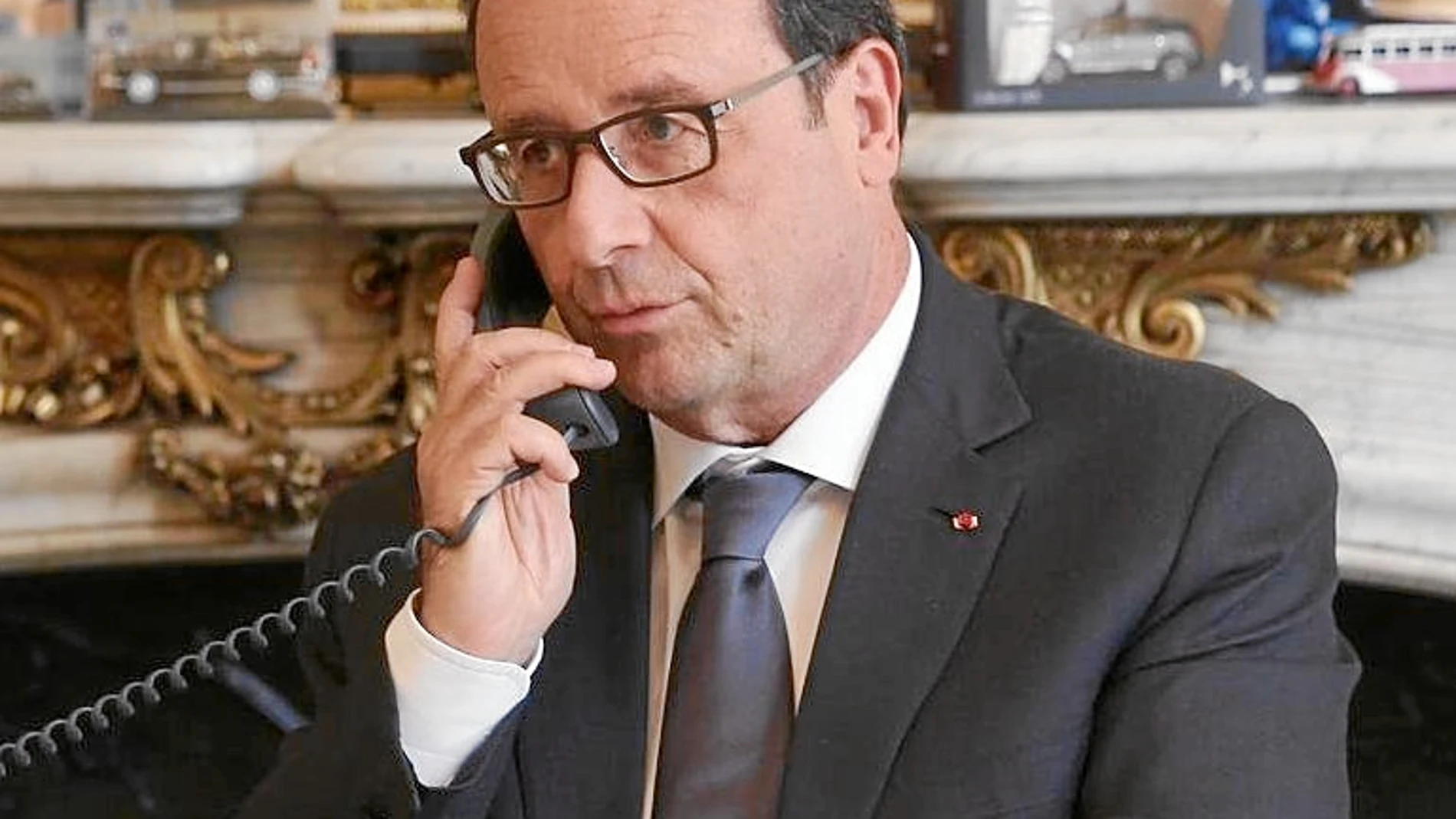 El presidente Hollande habló ayer por teléfono durante 15 minutos con Obama y éste le confirmó que «EE UU ya no espía a sus aliados»