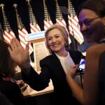 La precandidata presidencial demócrata estadounidense, Hillary Clinton, tras presentar su agenda económica en la universidad La Nueva Escuela de Nueva York