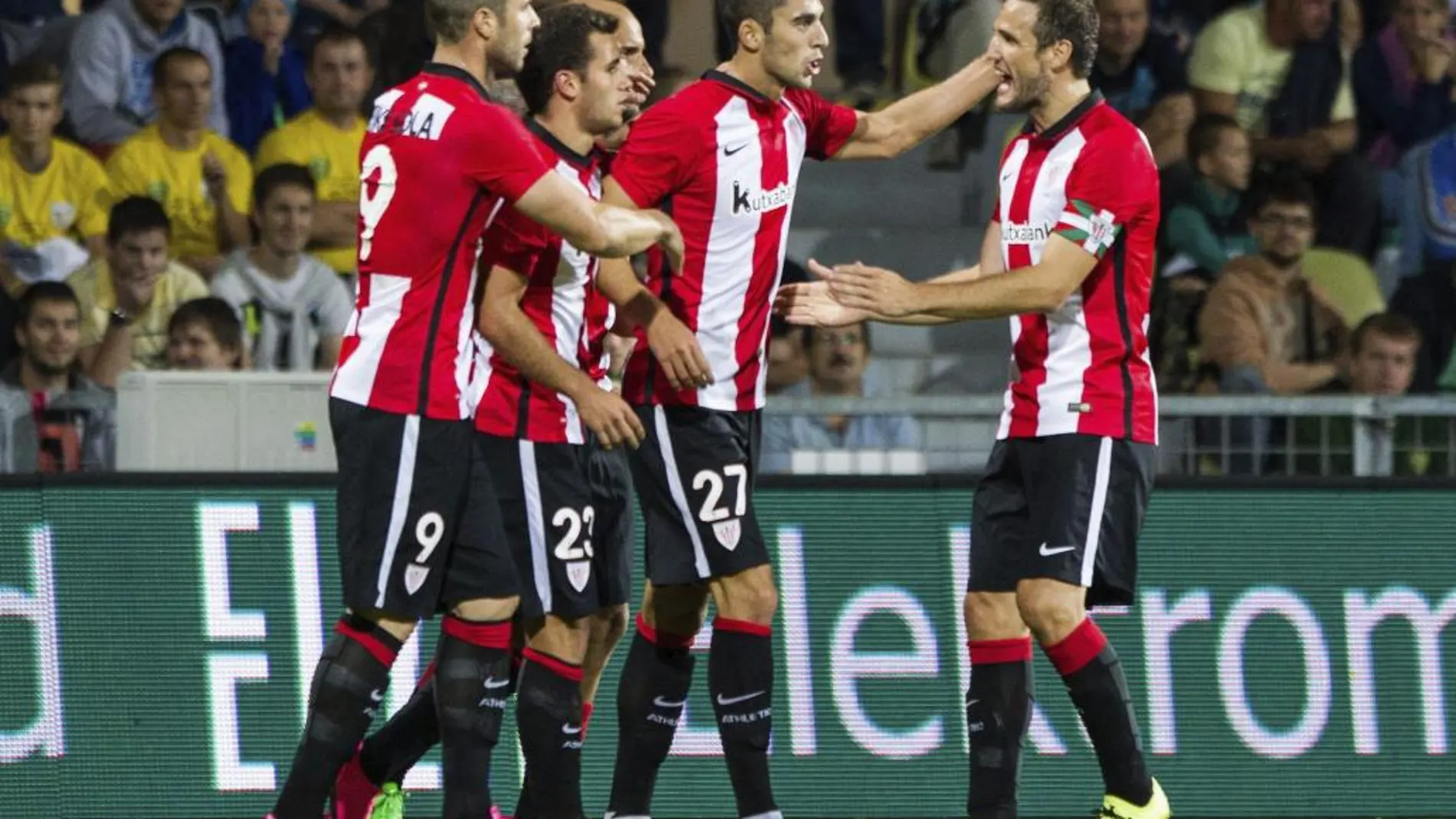 Los jugadores del Athletic Club de Bilbao celebran el gol conseguido ante el MSK Zilina