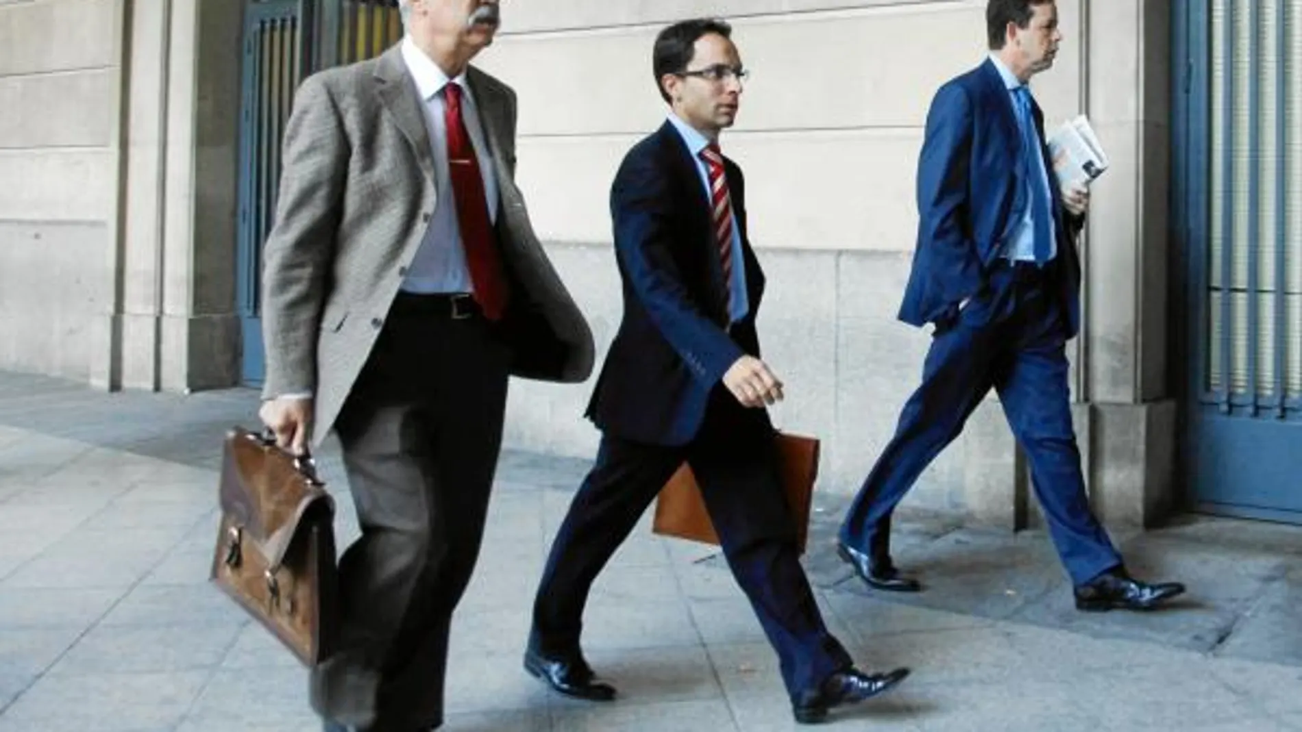 El ex directivo de la empresa estatal Mercasa Ángel Gil Pascual, en los juzgados junto a su abogado