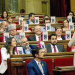 Los diputados de Ciudadanos sacaron a relucir ejemplares inmaculados de «El Quijote» /Efe