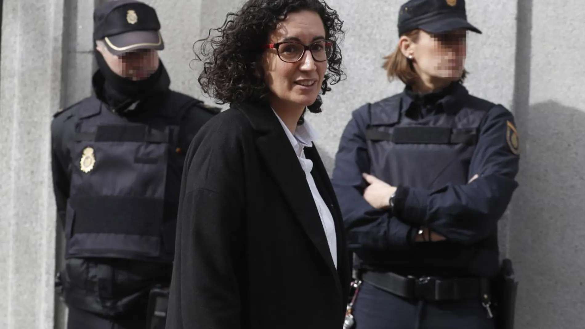 La secretaria general de ERC, Marta Rovira, a su salida del Tribunal Supremo este mes de febrero. EFE/Javier Lizón