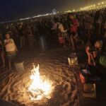 La playa de Valencia se llenó el año pasado de gente que celebraba la noche de San Juan
