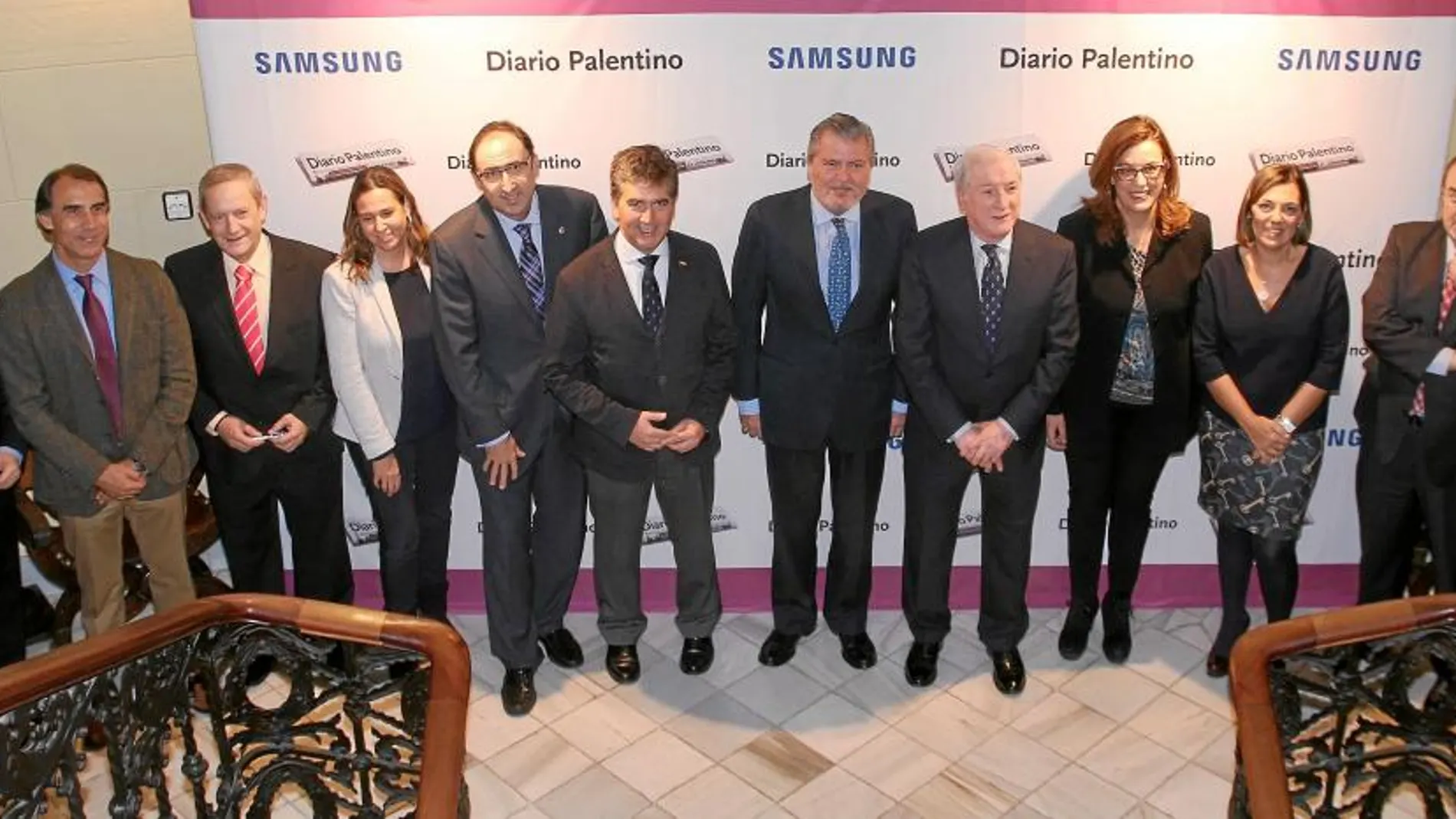 El acto contó con la presencia de Antonio Méndez Pozo, Alfonso Polanco, Ángeles Armisén, Milagros Marcos, Fernando Rey, Ignacio Cosidó o César Antón, entre otros