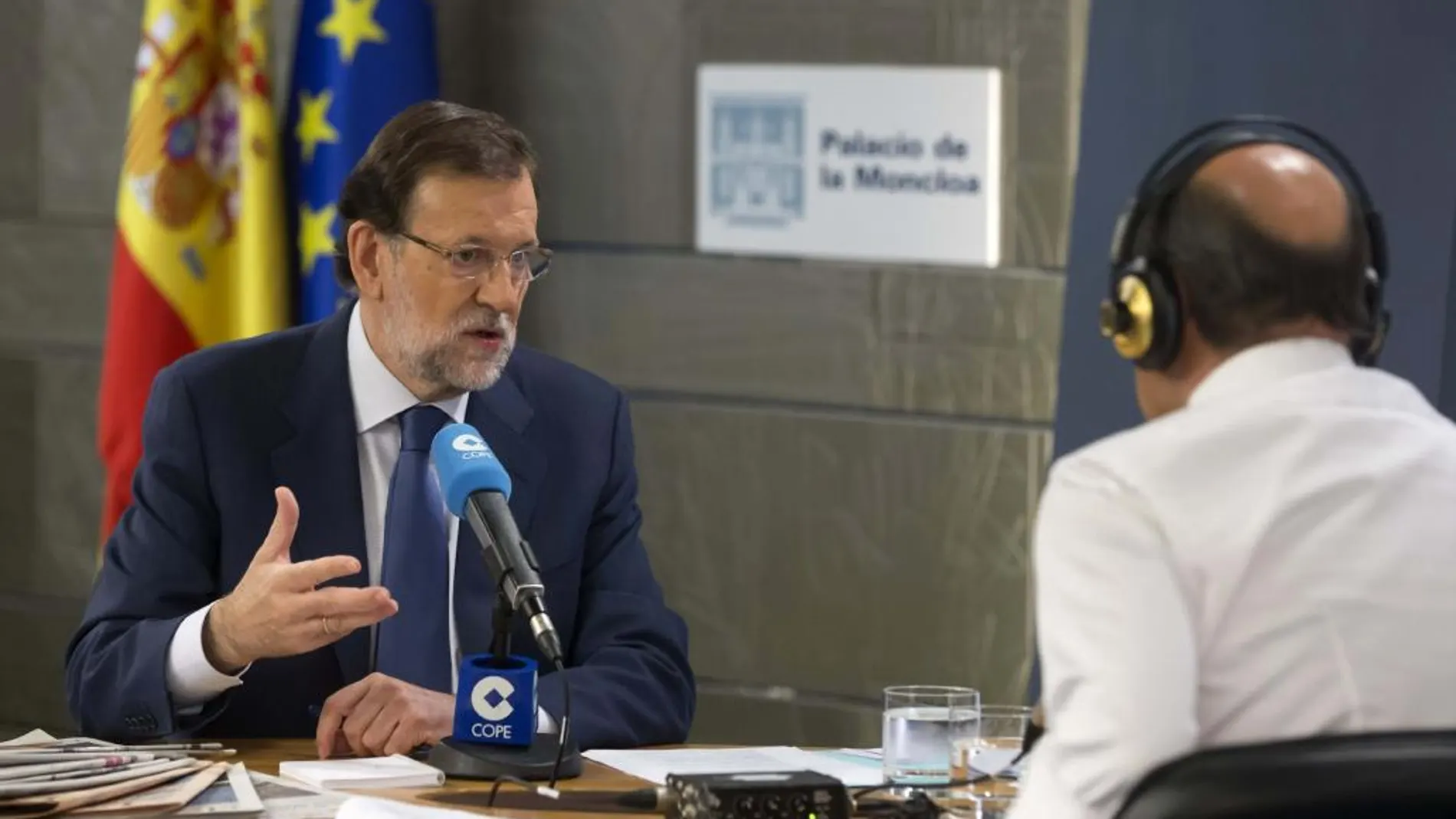 El presidente del Gobierno, Mariano Rajoy, durante la entrevista que ha concedido a la cadena Cope