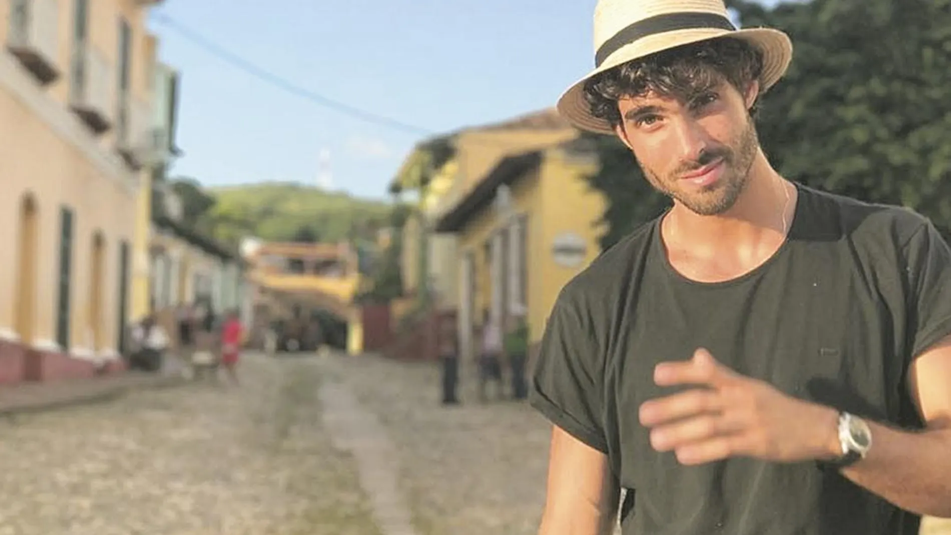 El actor y modelo no duda en ponerse delante de las cámaras en Cuba para tener recuerdos de su tierra