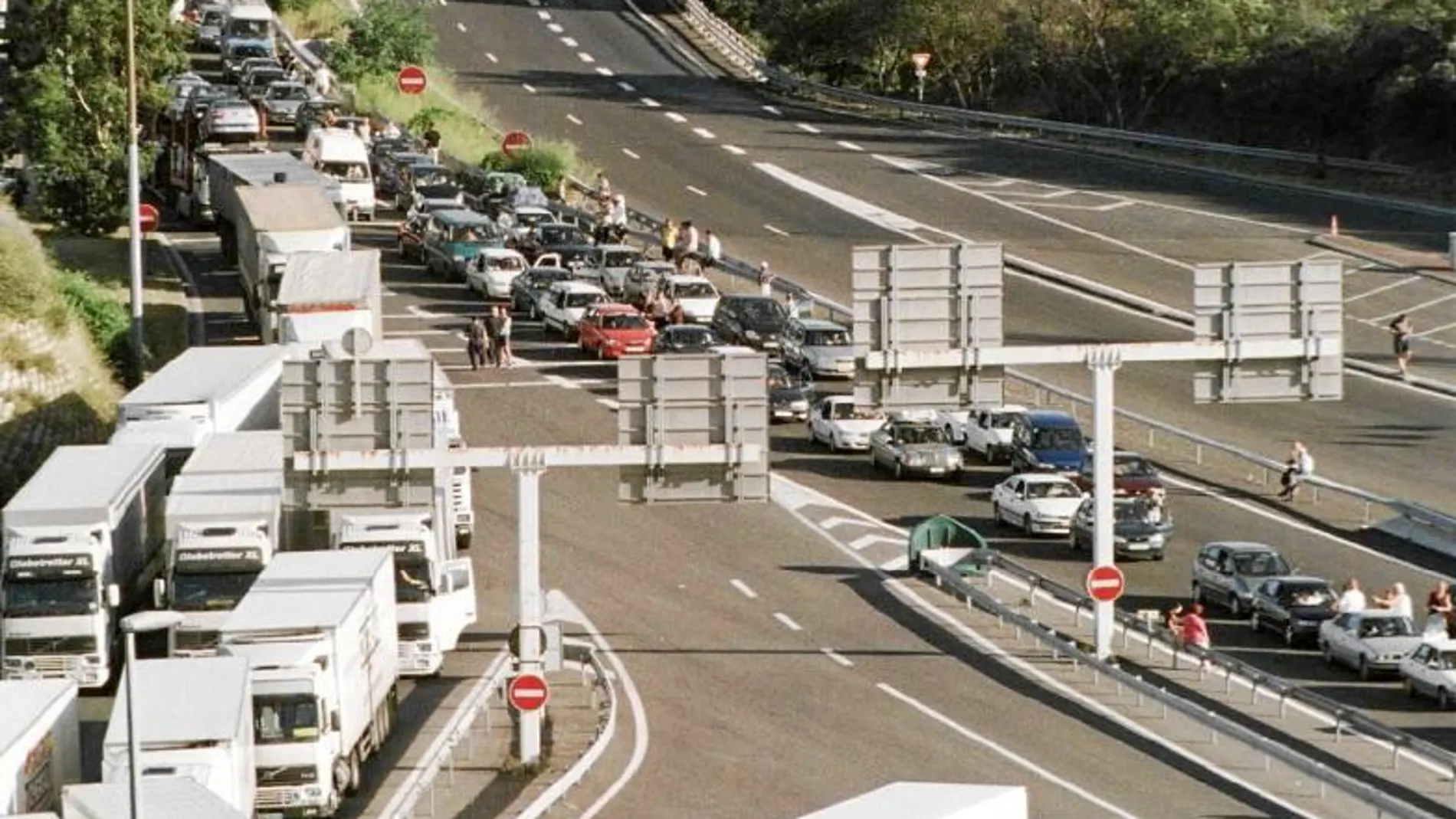 Los camiones dejarán de circular el día 19 por la N-II y tendrán que desplazarse por la AP-7