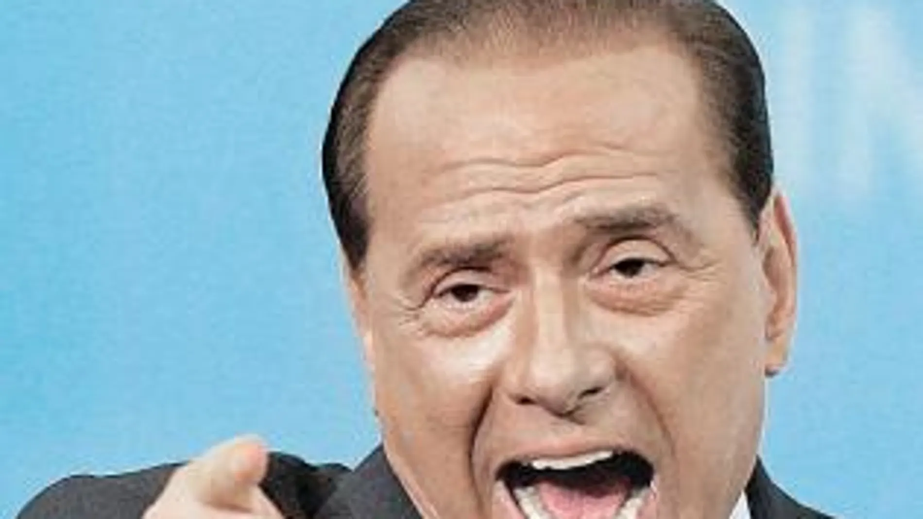 Berlusconi: «Es la tercera vez que me hace una broma así en campaña»
