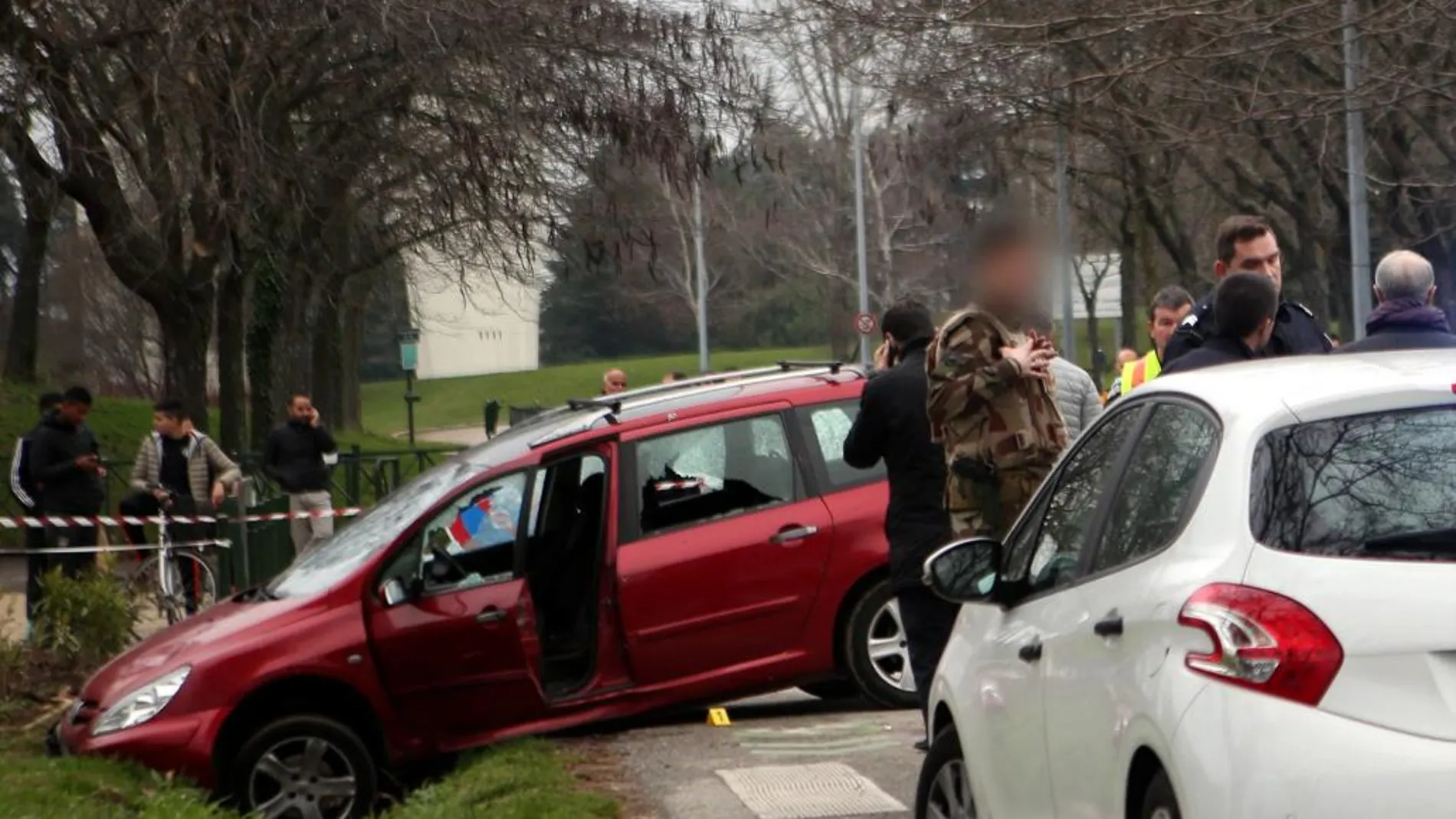 El coche utilizado para atacar a los militares
