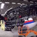 Los trabajos de reconstrucción del vuelo MH17 de Malaysia Airlines, en un minuto