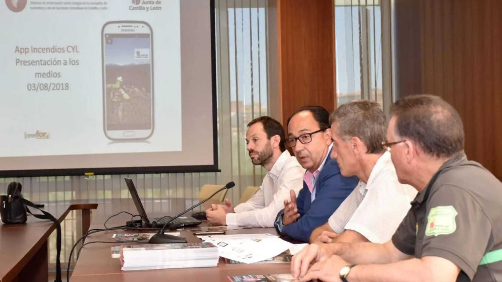 Manuel López, Rodrigo Gómez y José Antonio Lucas presentan la nueva aplicación móvil