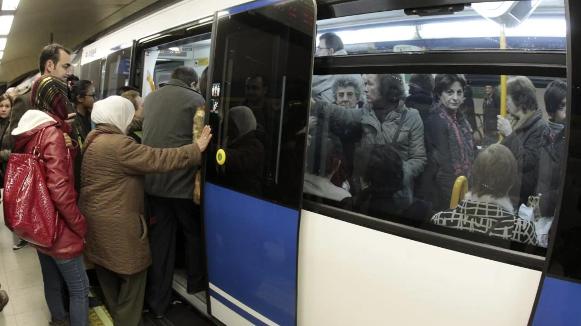 Tras el reconocimiento de 'enfermedad profesional' a un trabajador de Metro por un tipo de cáncer vinculado a la exposición de amianto, Metro ha identificado a 413 trabajadores que han podido tener contacto con amianto.