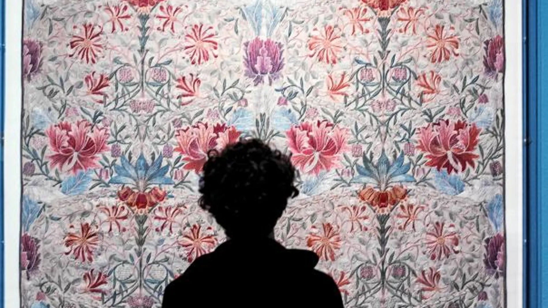 La obra «Madreselva» de William Morris es una de las obras maestras del Arts and Crafts, puede verse ahora en la exposición que ha abierto sus puertas en el Mnac
