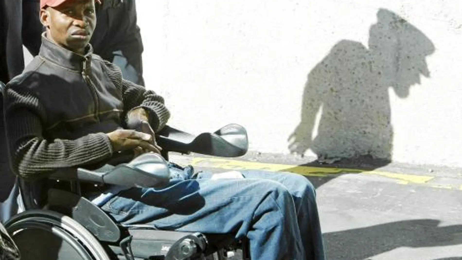 Miwa, de 41 años, acudió al primer día del juicio en silla de ruedas y acompañado por su mujer