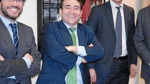 El director general del IVF, Manuel Illueca (en el centro), inició una revisión de todos los créditos concedidos en la anterior etapa